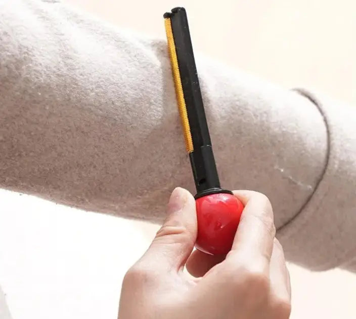 Cat hair remover cleaning fur
