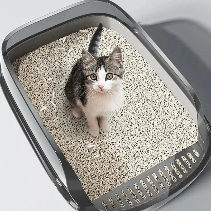 Splashproof Litter Box - Semi-Enclosed Cat Toilet with Scoop