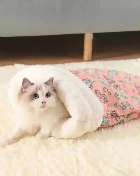 Plush Winter Cat Sleeping Bag – Self-warming, ultra-soft pet bed that keeps indoor cats warm, snug, and comfortable all season long