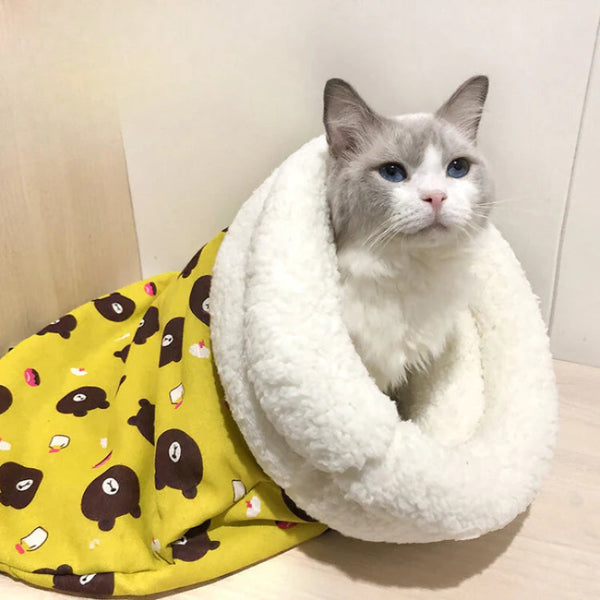 Plush Winter Cat Sleeping Bag – Self-warming, ultra-soft pet bed that keeps indoor cats warm, snug, and comfortable all season long