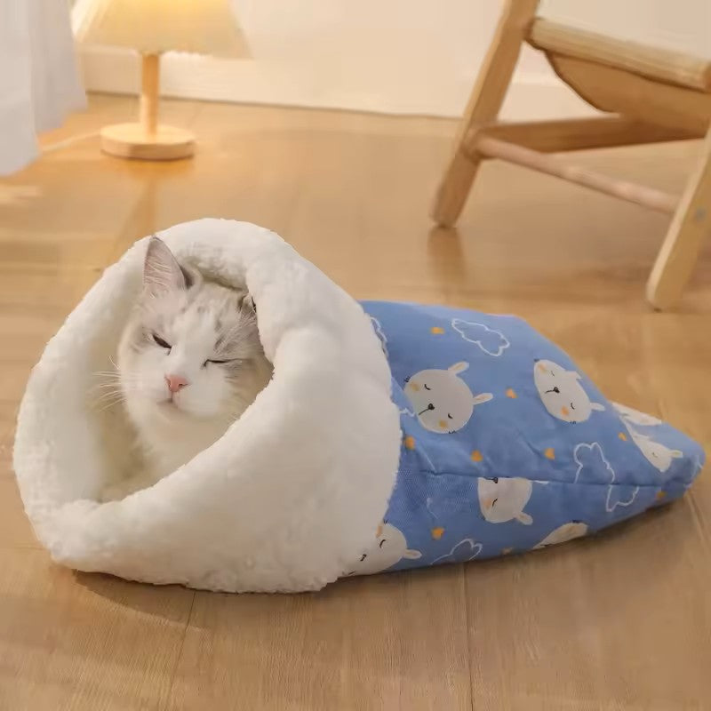 Plush Winter Cat Sleeping Bag – Self-warming, ultra-soft pet bed that keeps indoor cats warm, snug, and comfortable all season long