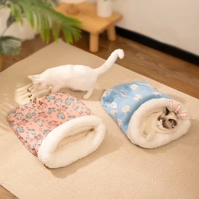 Plush Winter Cat Sleeping Bag – Self-warming, ultra-soft pet bed that keeps indoor cats warm, snug, and comfortable all season long